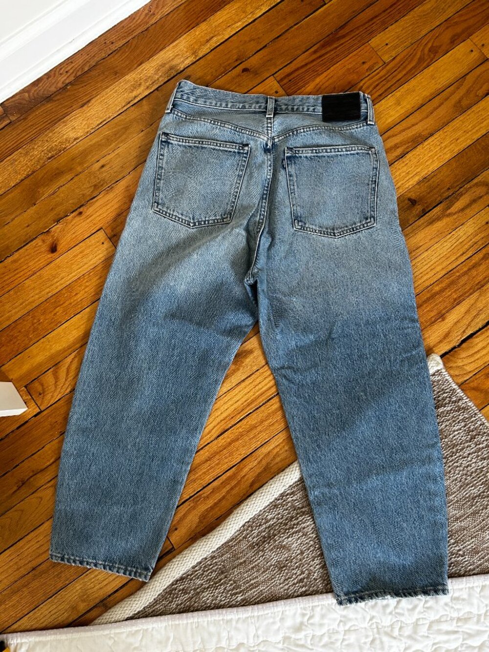 Levi's Black Label Barrel Crop Denim, Size 29, 100% Organic Cotton - Picture 5 of 9